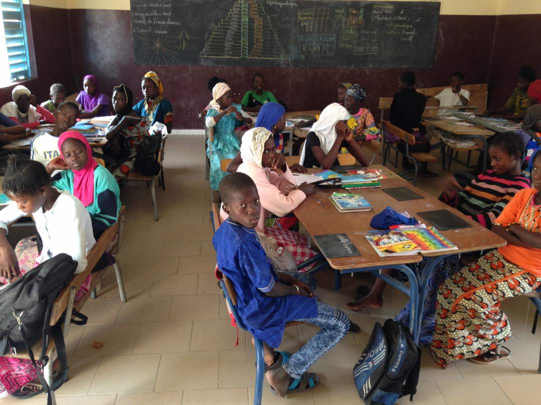 Eleves de CE2 en classe a Ndiaganiao